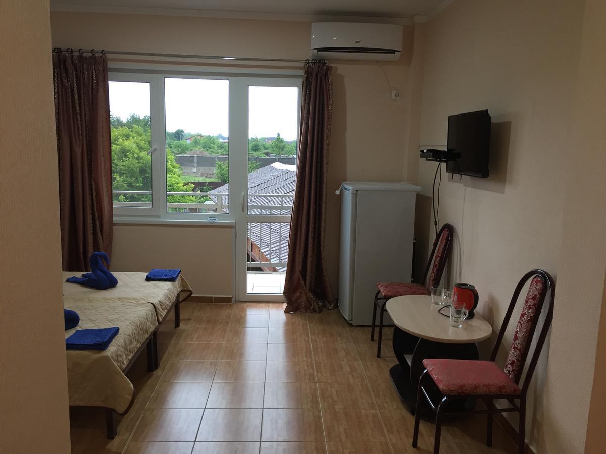بيزوندا Dionisy Guest House الغرفة الصورة
