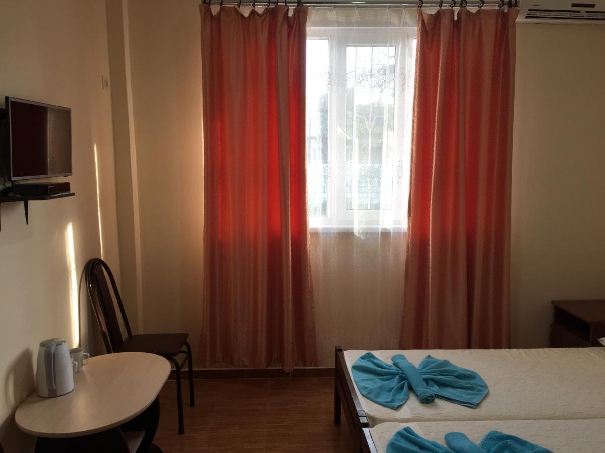 بيزوندا Dionisy Guest House المظهر الخارجي الصورة